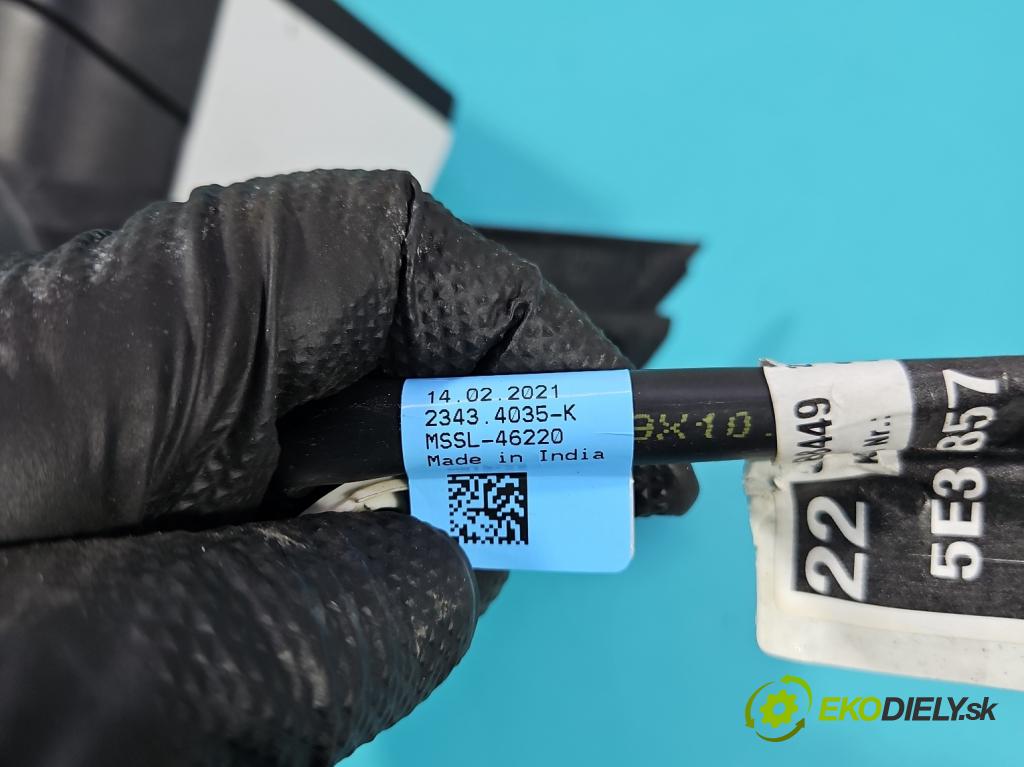 Skoda Octavia IV 2019- 2.0 TDI 116 HP manual 85 kW 1968 cm3 5- zrkadlo ľavé 5E4857407 (Kľučka dverí ostatné)