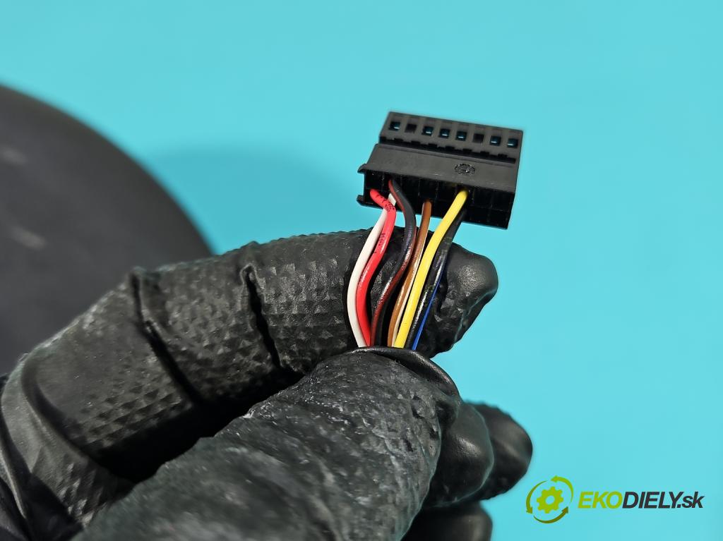 Skoda Octavia IV 2019- 2.0 TDI 116 HP manual 85 kW 1968 cm3 5- zrkadlo pravé 5E3857538 (Kľučka dverí ostatné)