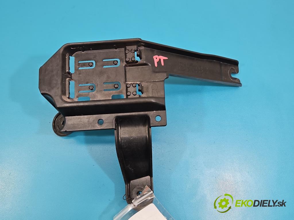 Skoda Superb IV 2023- 2.0 TDI 150 HP automatic 110 kW 1968 cm3 5- Upevnenie: 3P0907456