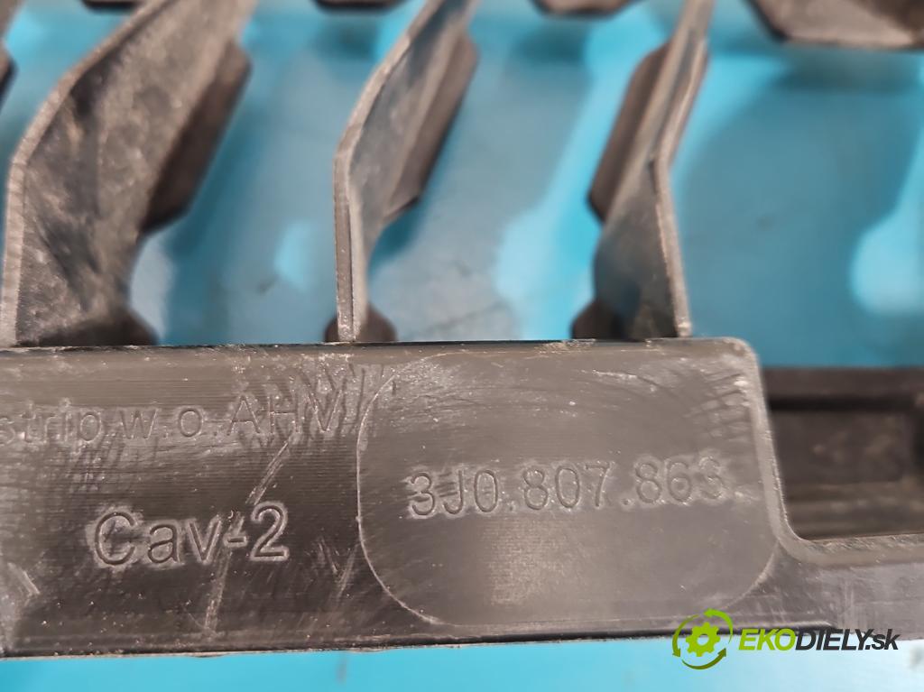 Skoda Superb IV 2023- 2.0 TDI 150 HP automatic 110 kW 1968 cm3 5- Upevnenie: 3J0807863