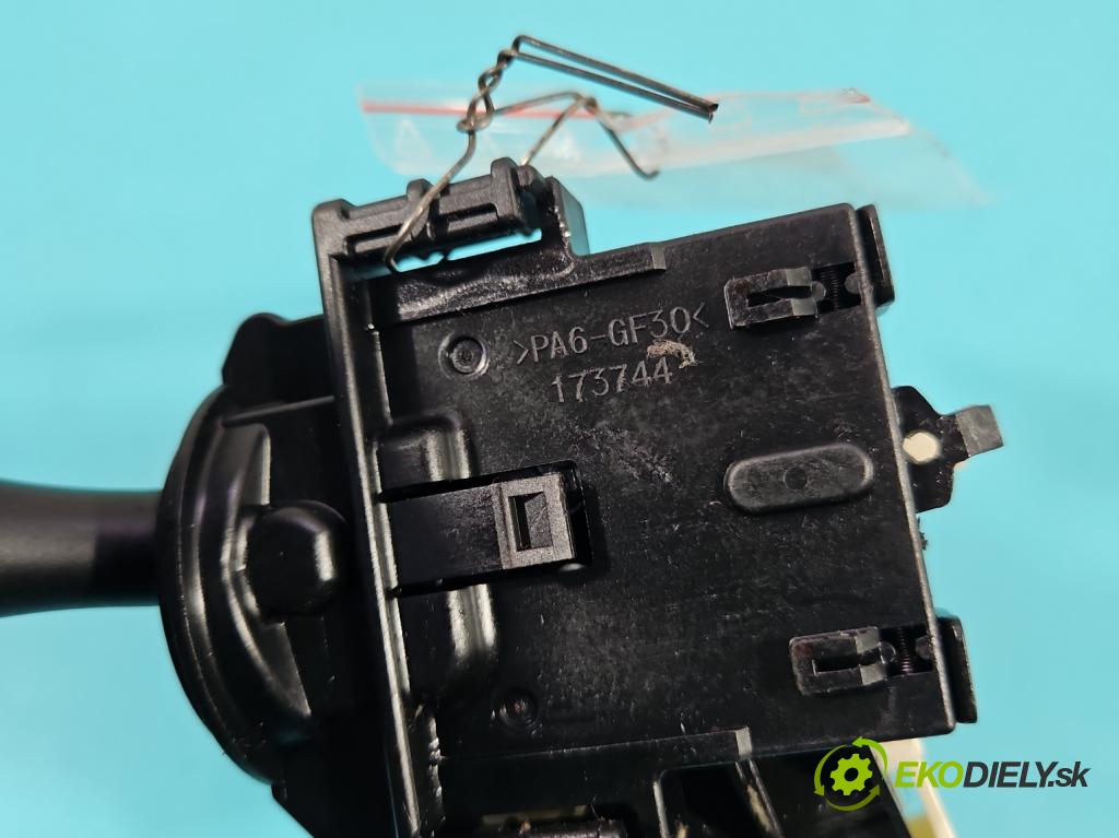 Suzuki SX4 I 2006-2014 1.6 16V 120 HP manual 88 kW 1586 cm3 5- prepínač smeroviek 173744 (Prepínacie páčky pod volantom)