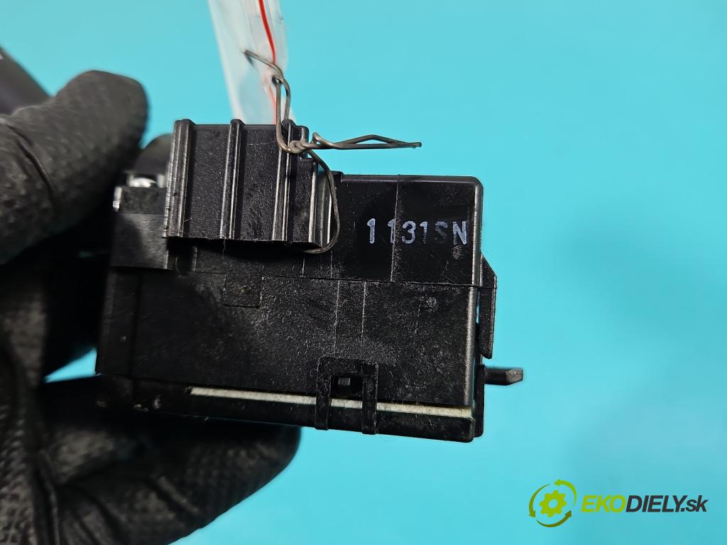 Suzuki SX4 I 2006-2014 1.6 16V 120 HP manual 88 kW 1586 cm3 5- prepínač stieračov  (Prepínacie páčky pod volantom)