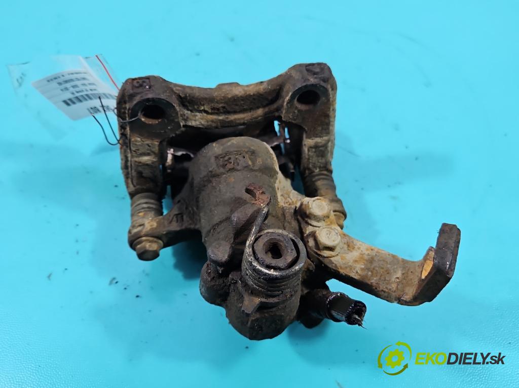 Suzuki SX4 I 2006-2014 1.6 16V 120 hp manual 88 kW 1586 cm3 5- brzdič zadní pravý  (Klika dveří ostatní)