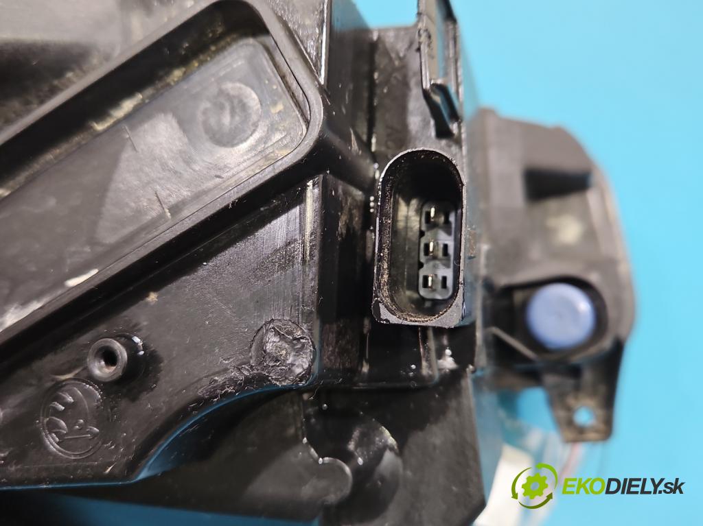 Skoda Octavia IV 2019- 2.0 TDI 116 hp manual 85 kW 1968 cm3 5- Halogen levý 5E3941699 (Klika dveří ostatní)