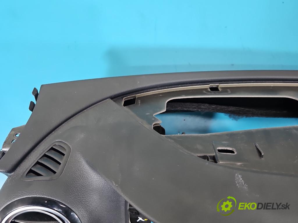 Mercedes E W213 2016-2023 2.0 CDI 194KM automatic 143 kW 1950 cm3 4- kokpit,přistrojova deska