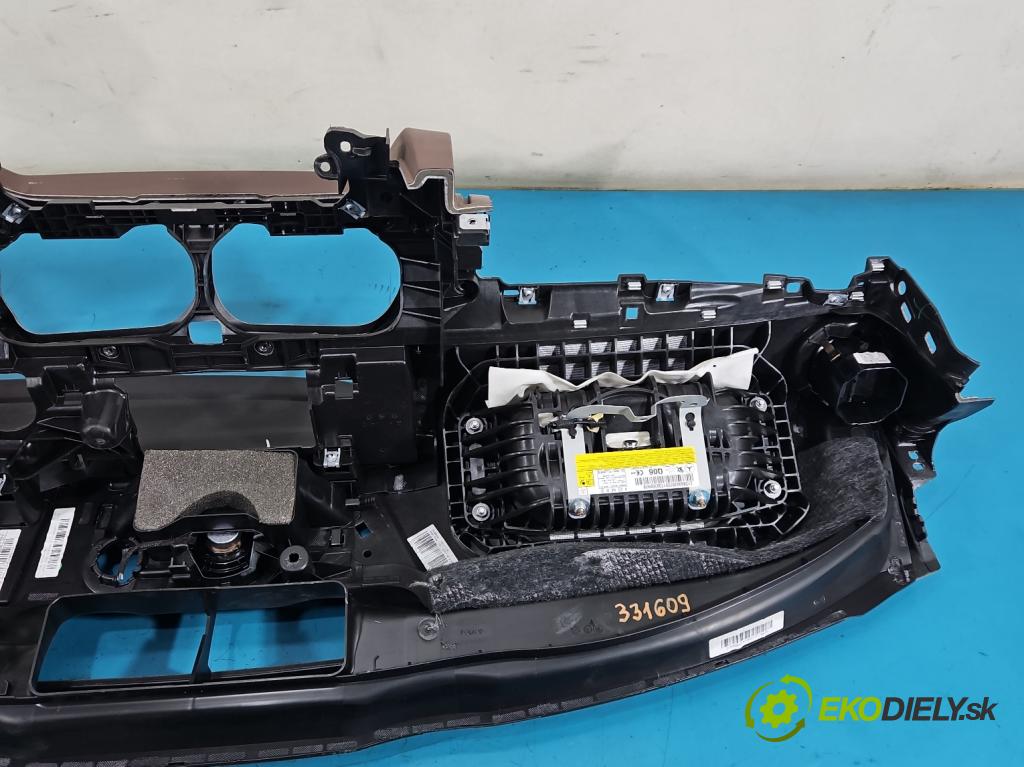 Mercedes E W213 2016-2023 2.0 CDI 194KM automatic 143 kW 1950 cm3 4- kokpit,přistrojova deska