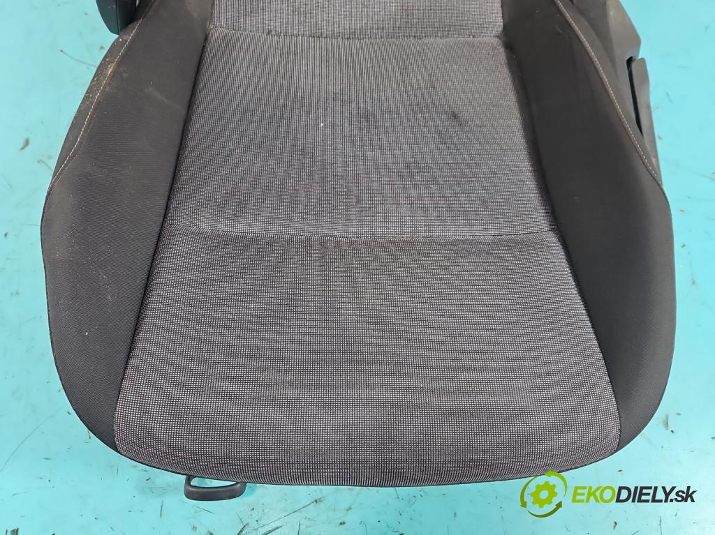 Vw Golf VII 2012-2020 1.2 TSI 86 hp manual 63 kW 1197 cm3 5- Sedadlo levý  (Sedadlo)