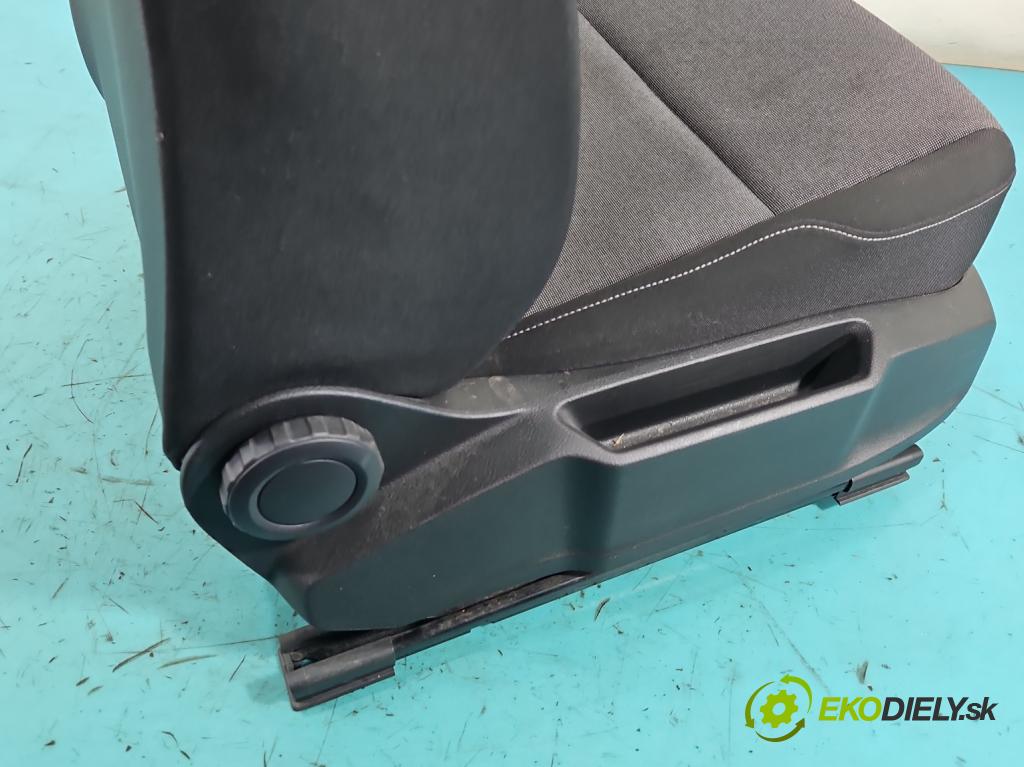 Vw Golf VII 2012-2020 1.2 TSI 86 HP manual 63 kW 1197 cm3 5- Sedačka pravý  (Sedadlo)