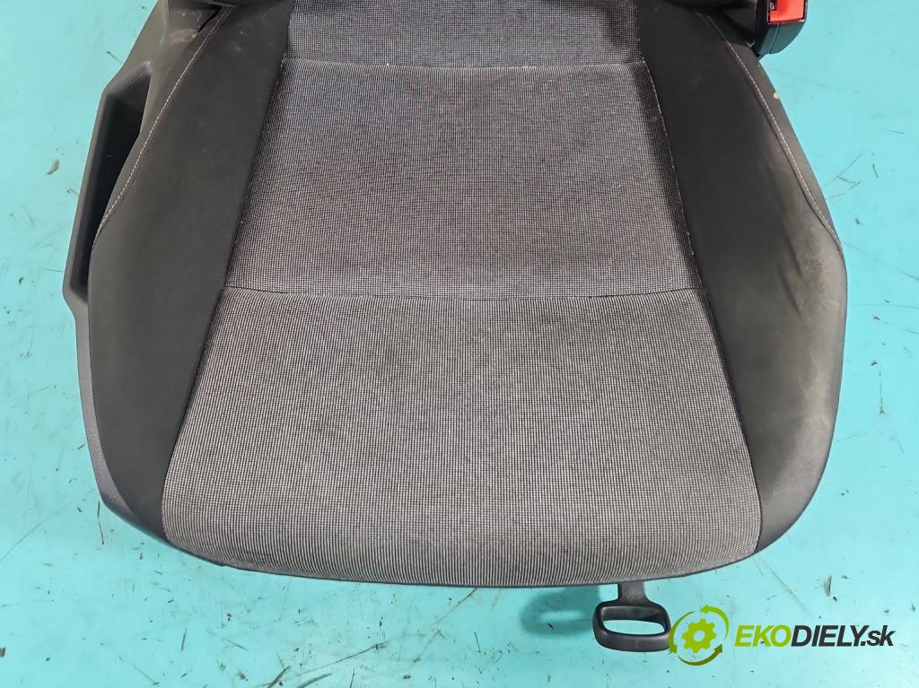 Vw Golf VII 2012-2020 1.2 TSI 86 HP manual 63 kW 1197 cm3 5- Sedačka pravý  (Sedadlo)