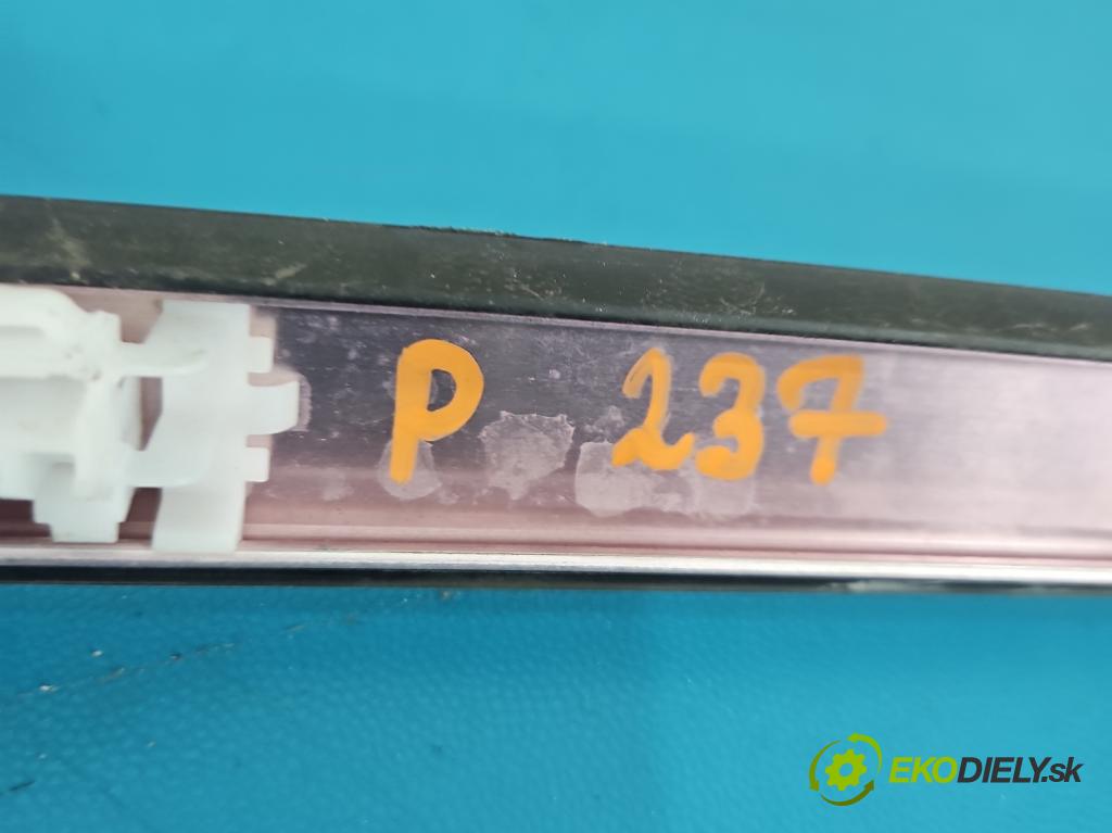 Mercedes E W213 2016-2023 2.0 CDI 194KM automatic 143 kW 1950 cm3 4- lišta střecha: pravé A2136900282