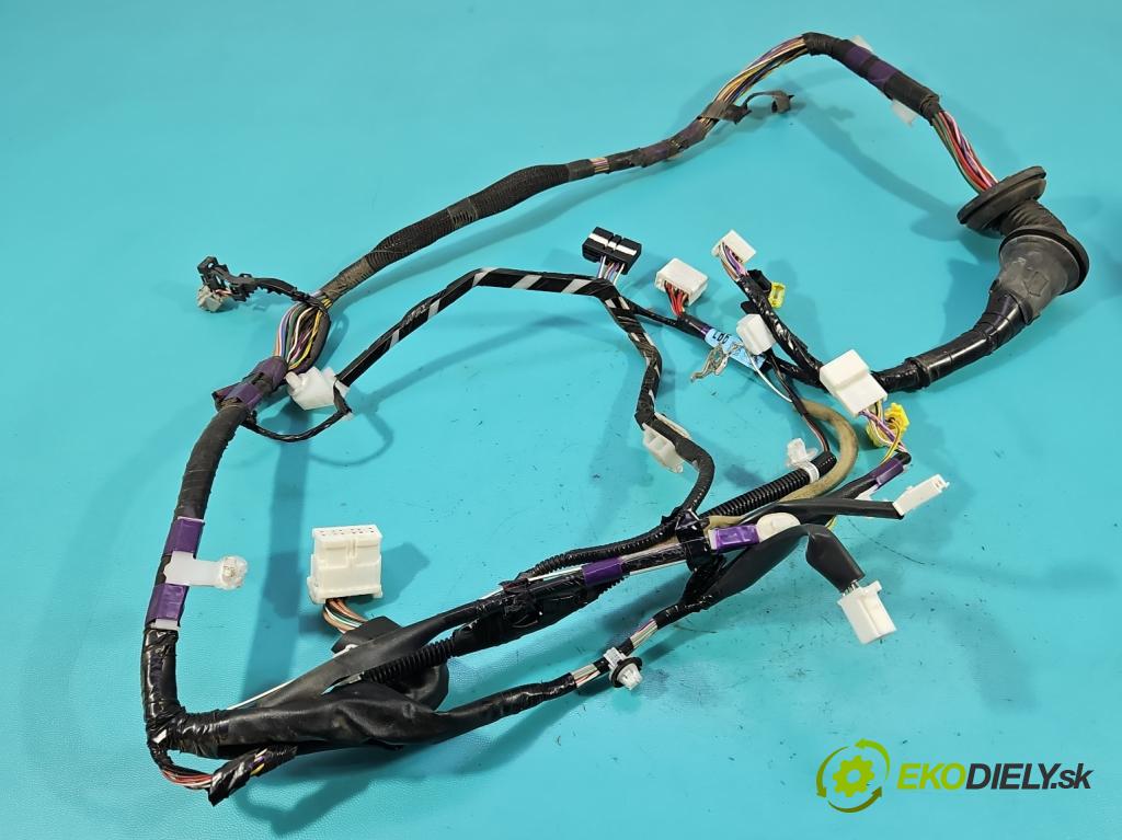 Toyota Rav4 IV 2013-2018 2.0 D4D 124 hp manual 91 kW 1998 cm3 5- Balíček: dveře přední vlevo AB152-42B00-B20