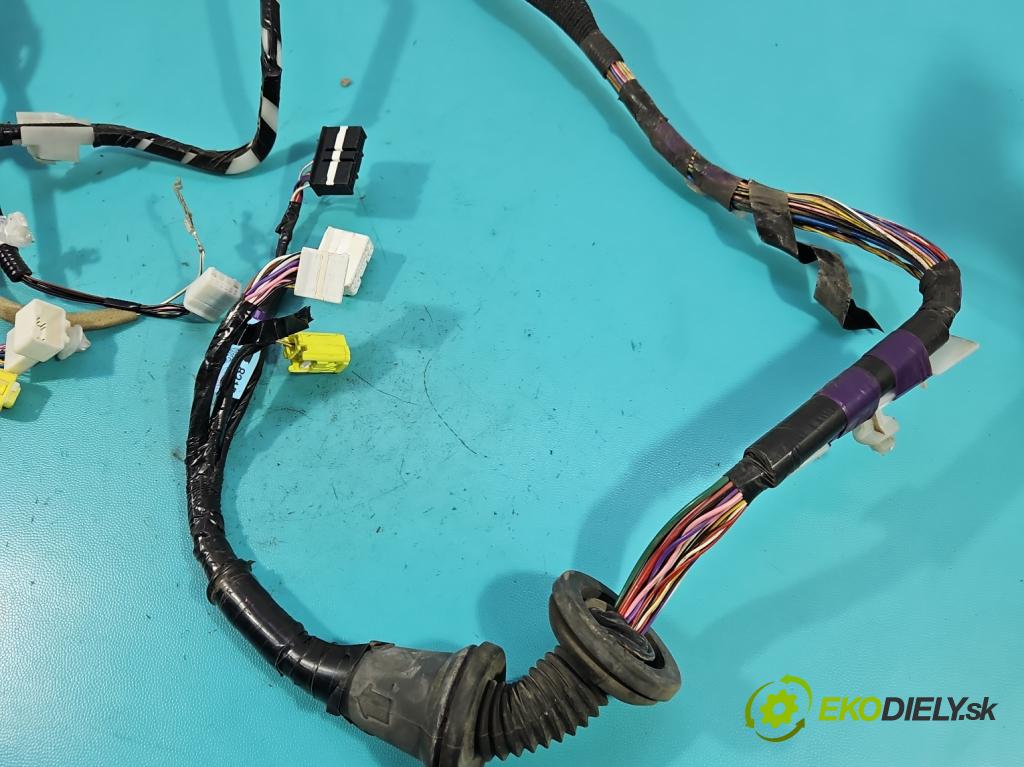 Toyota Rav4 IV 2013-2018 2.0 D4D 124 hp manual 91 kW 1998 cm3 5- Balíček: dveře přední vlevo AB152-42B00-B20