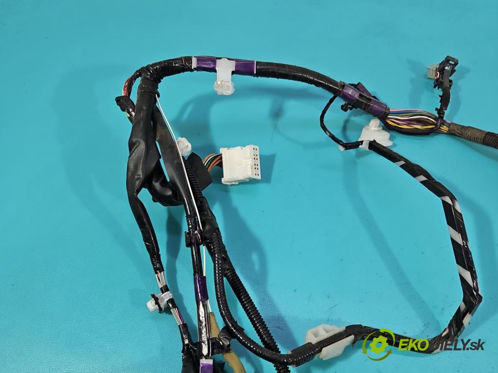 Toyota Rav4 IV 2013-2018 2.0 D4D 124 hp manual 91 kW 1998 cm3 5- Balíček: dveře přední vlevo AB152-42B00-B20