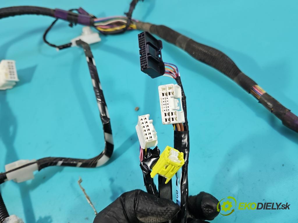 Toyota Rav4 IV 2013-2018 2.0 D4D 124 hp manual 91 kW 1998 cm3 5- Balíček: dveře přední vlevo AB152-42B00-B20