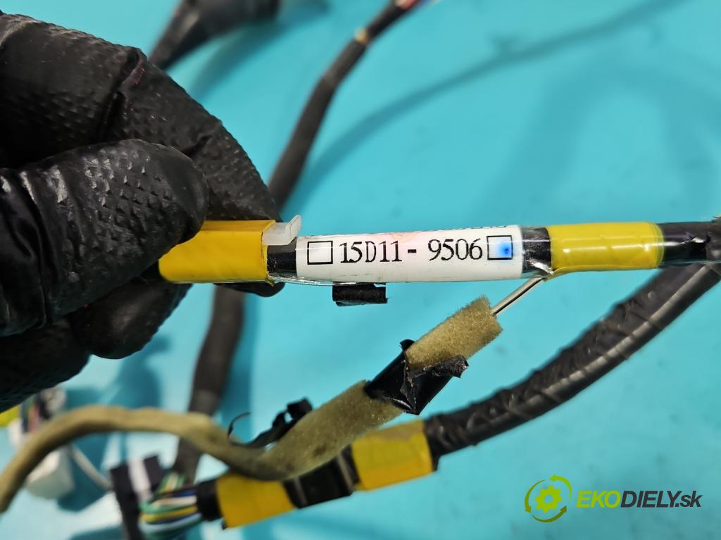 Toyota Rav4 IV 2013-2018 2.0 D4D 124hp manual 91 kW 1998 cm3 5- Zväzok: dvere predné pravých 15D11-9506