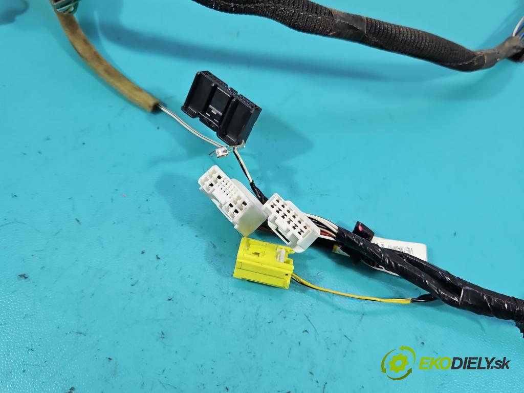 Toyota Rav4 IV 2013-2018 2.0 D4D 124hp manual 91 kW 1998 cm3 5- Zväzok: dvere predné pravých 15D11-9506