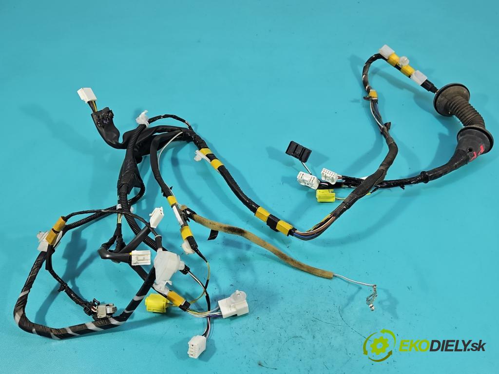 Toyota Rav4 IV 2013-2018 2.0 D4D 124hp manual 91 kW 1998 cm3 5- Zväzok: dvere predné pravých 15D11-9506