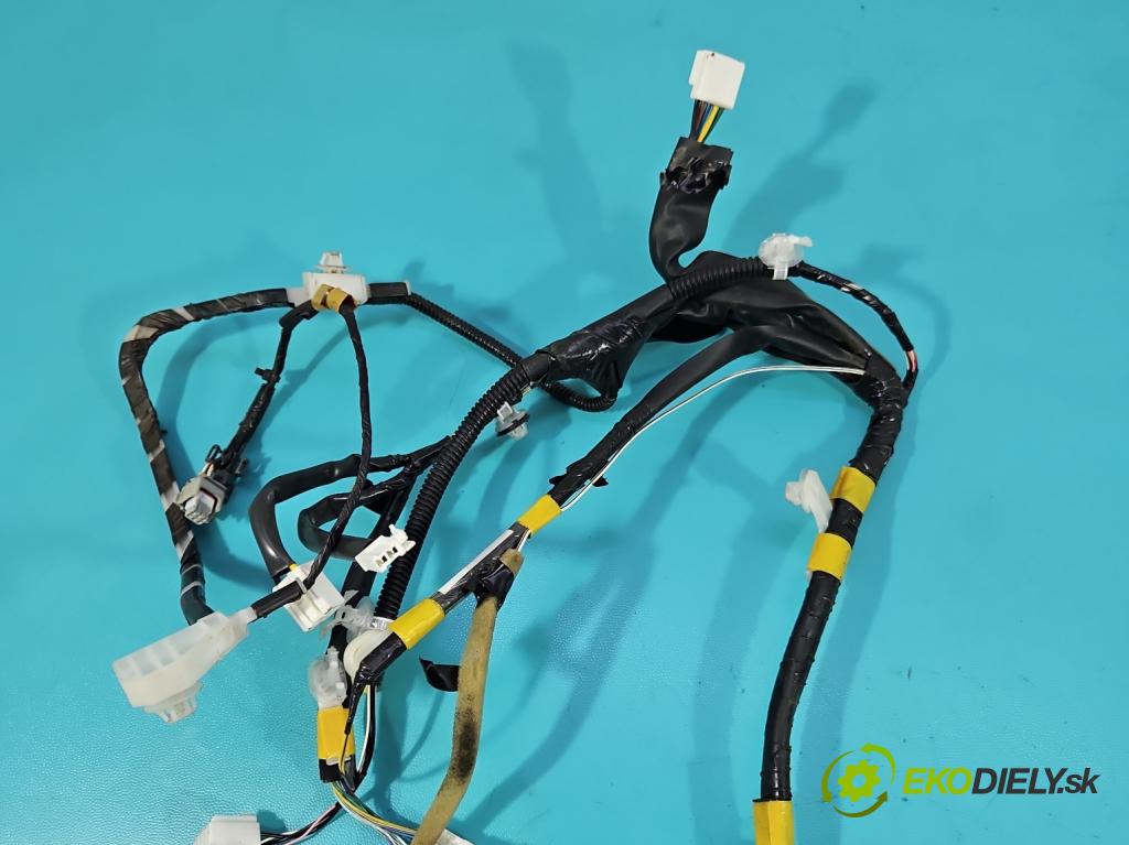 Toyota Rav4 IV 2013-2018 2.0 D4D 124hp manual 91 kW 1998 cm3 5- Zväzok: dvere predné pravých 15D11-9506