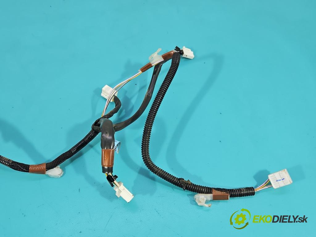 Toyota Rav4 IV 2013-2018 2.0 D4D 124hp manual 91 kW 1998 cm3 5- Zväzok: dvere zadné vľavo: 82154-42041