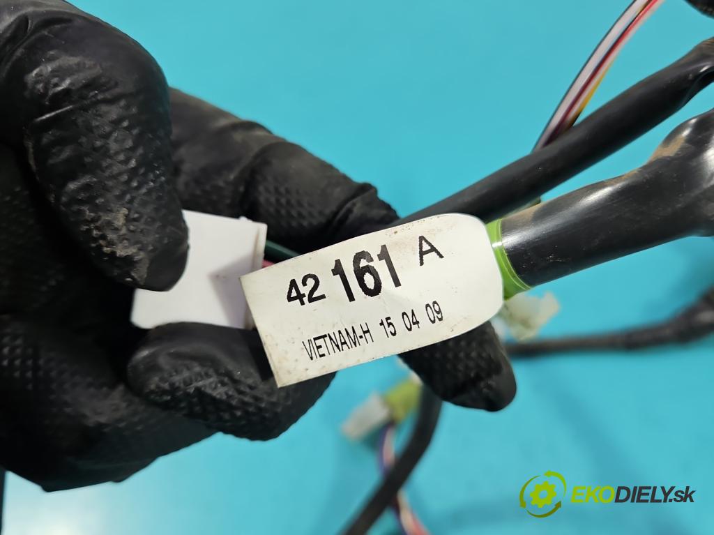 Toyota Rav4 IV 2013-2018 2.0 D4D 124hp manual 91 kW 1998 cm3 5- Zväzok: dvere zadné pravých 82153-29353