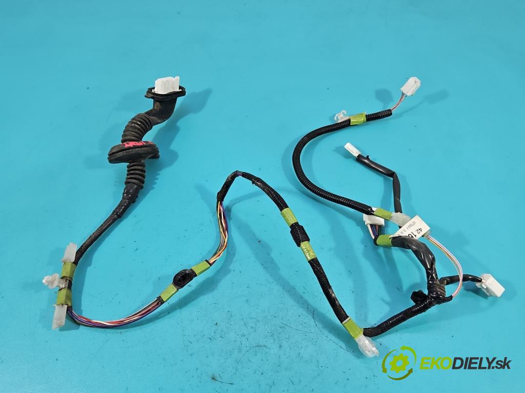 Toyota Rav4 IV 2013-2018 2.0 D4D 124hp manual 91 kW 1998 cm3 5- Zväzok: dvere zadné pravých 82153-29353