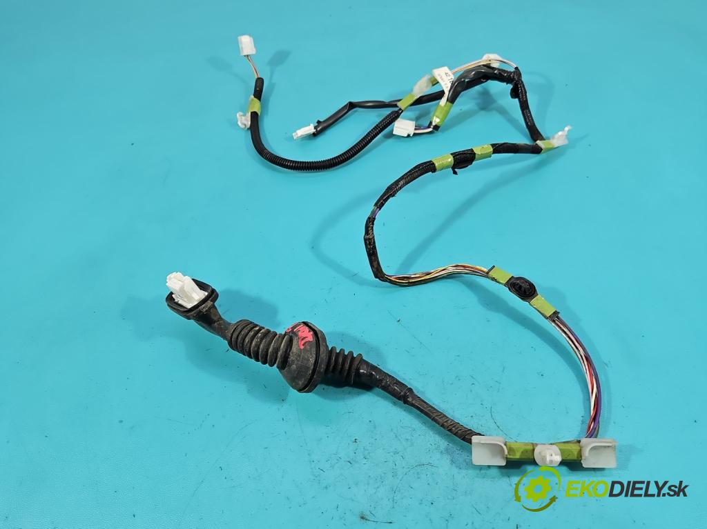 Toyota Rav4 IV 2013-2018 2.0 D4D 124hp manual 91 kW 1998 cm3 5- Zväzok: dvere zadné pravých 82153-29353