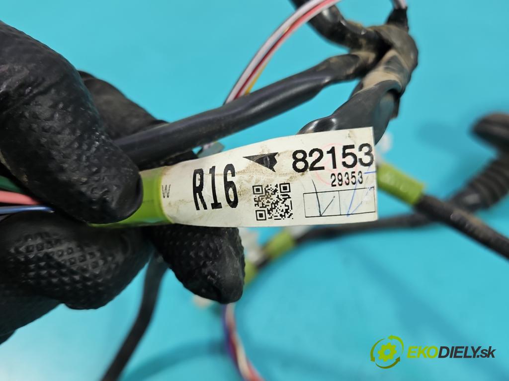 Toyota Rav4 IV 2013-2018 2.0 D4D 124hp manual 91 kW 1998 cm3 5- Zväzok: dvere zadné pravých 82153-29353