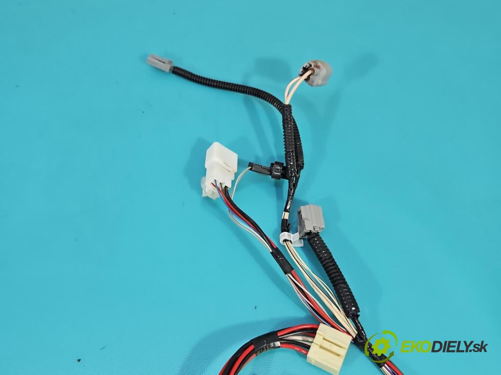 Toyota Rav4 IV 2013-2018 2.0 D4D 124hp manual 91 kW 1998 cm3 5- Zväzok: kufrové dvere zadné 8218442501