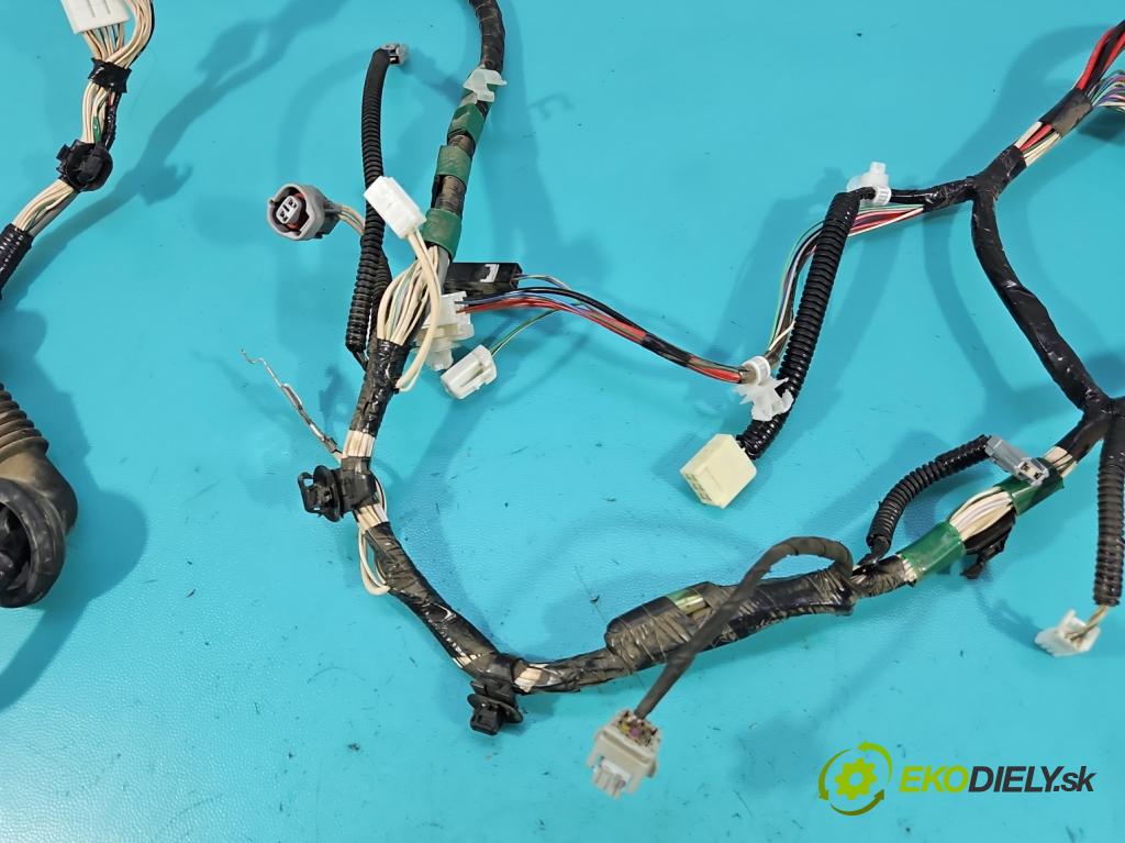 Toyota Rav4 IV 2013-2018 2.0 D4D 124hp manual 91 kW 1998 cm3 5- Zväzok: kufrové dvere zadné 8218442501