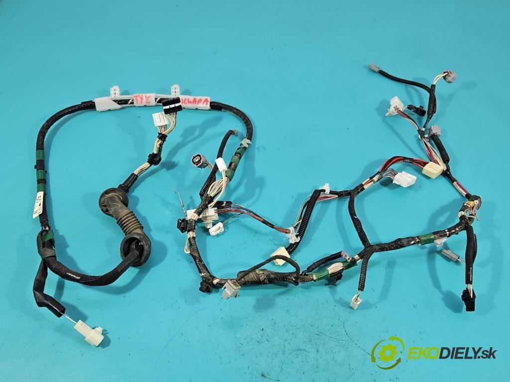 Toyota Rav4 IV 2013-2018 2.0 D4D 124 hp manual 91 kW 1998 cm3 5- Balíček: kufrových dveří zadní 8218442501