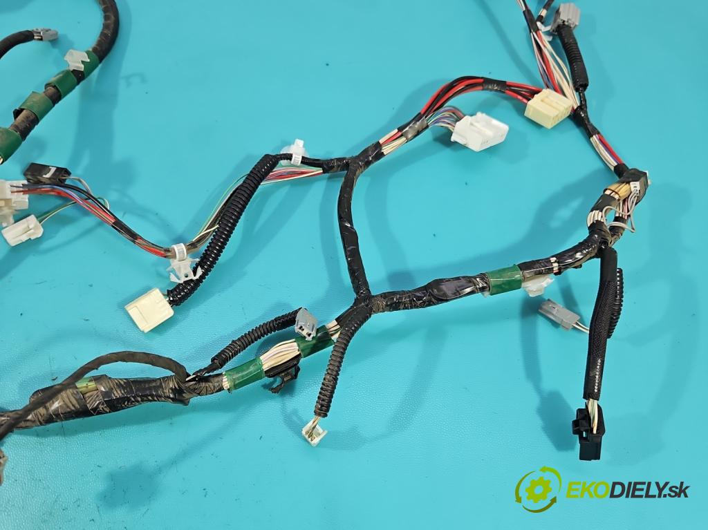 Toyota Rav4 IV 2013-2018 2.0 D4D 124hp manual 91 kW 1998 cm3 5- Zväzok: kufrové dvere zadné 8218442501