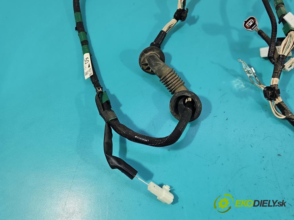 Toyota Rav4 IV 2013-2018 2.0 D4D 124hp manual 91 kW 1998 cm3 5- Zväzok: kufrové dvere zadné 8218442501