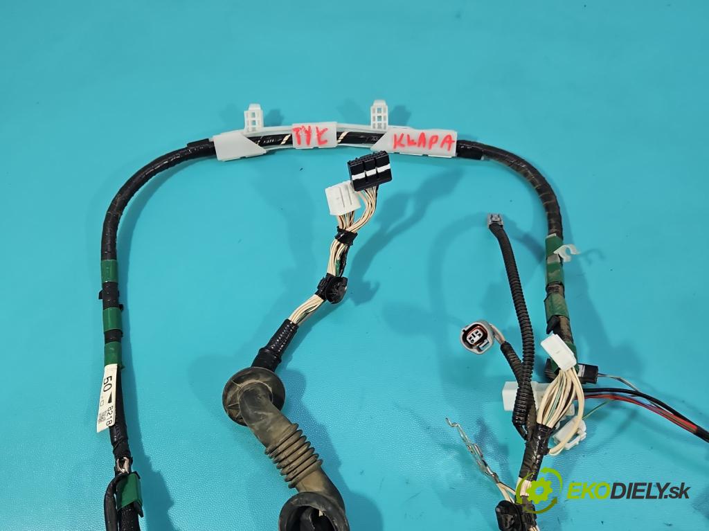 Toyota Rav4 IV 2013-2018 2.0 D4D 124hp manual 91 kW 1998 cm3 5- Zväzok: kufrové dvere zadné 8218442501