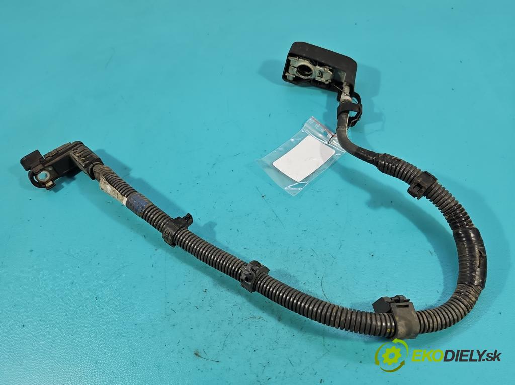 Toyota Rav4 IV 2013-2018 2.0 D4D 124hp manual 91 kW 1998 cm3 5- kontakt plusová 82122-4211011