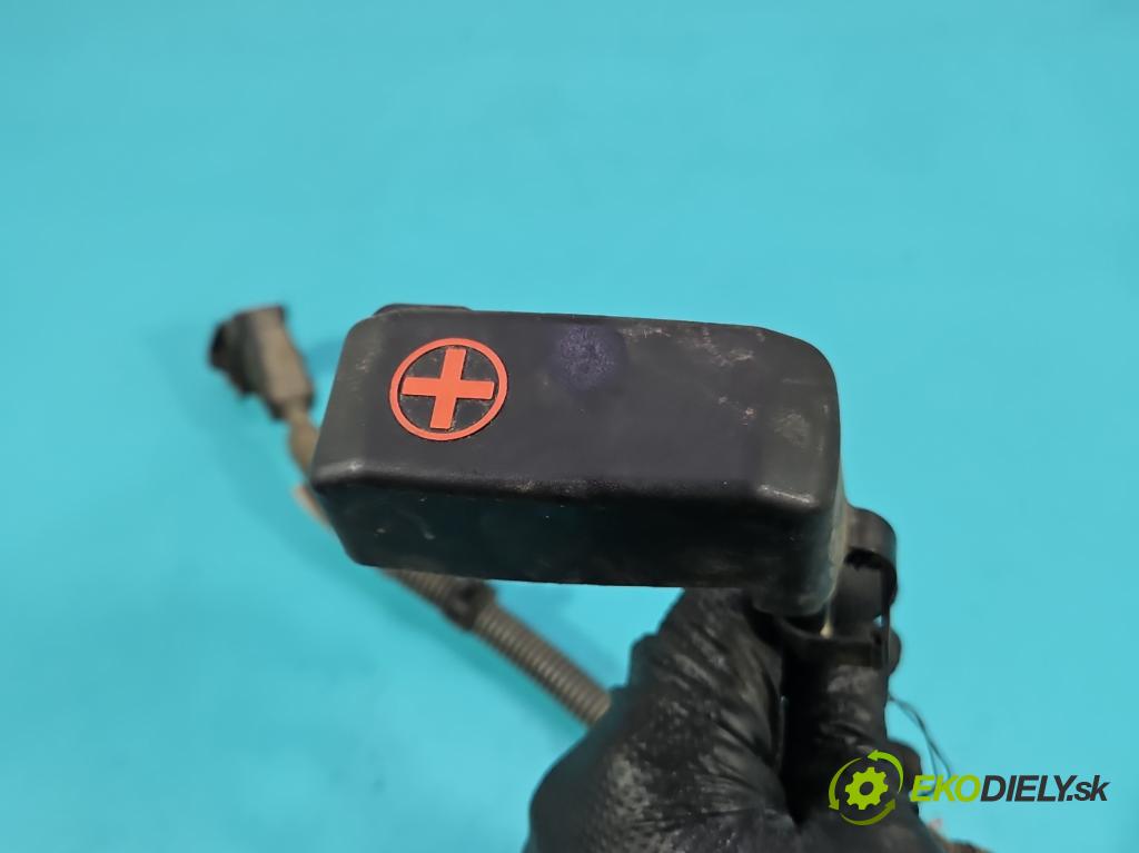 Toyota Rav4 IV 2013-2018 2.0 D4D 124hp manual 91 kW 1998 cm3 5- kontakt plusová 82122-4211011