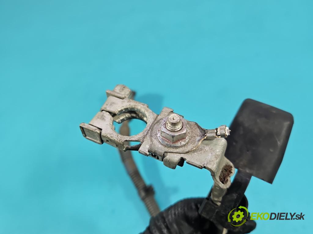 Toyota Rav4 IV 2013-2018 2.0 D4D 124hp manual 91 kW 1998 cm3 5- kontakt plusová 82122-4211011