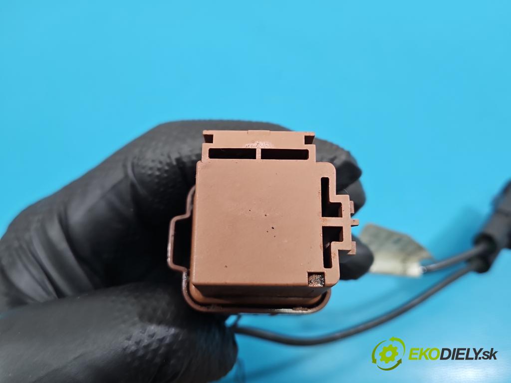 Citroen C5 II 2008-2017 2.0 hdi 136 HP manual 100 kW 1997 cm3 4- Zväzok: ostatné 42021300298