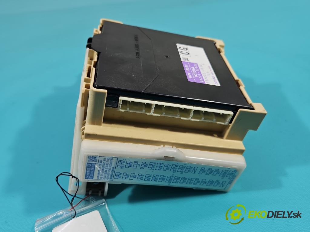 Toyota Rav4 IV 2013-2018 2.0 D4D 124hp manual 91 kW 1998 cm3 5- riadiaca jednotka komfortu 89221-42182