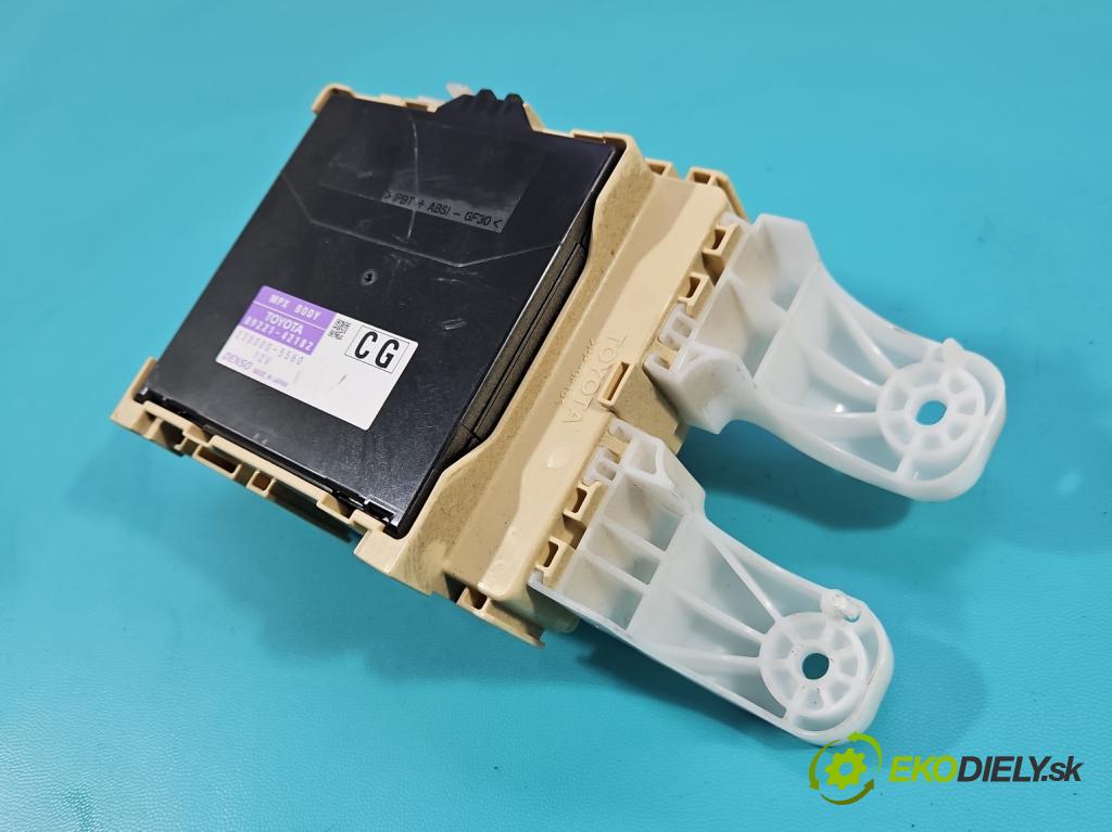 Toyota Rav4 IV 2013-2018 2.0 D4D 124hp manual 91 kW 1998 cm3 5- riadiaca jednotka komfortu 89221-42182