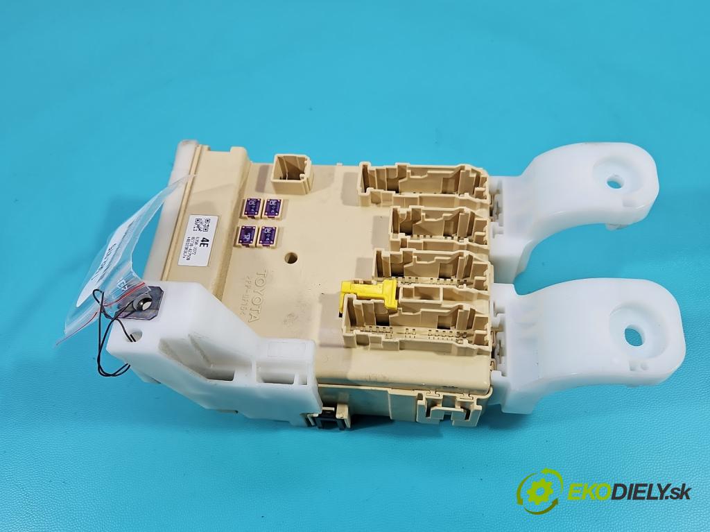 Toyota Rav4 IV 2013-2018 2.0 D4D 124hp manual 91 kW 1998 cm3 5- riadiaca jednotka komfortu 89221-42182