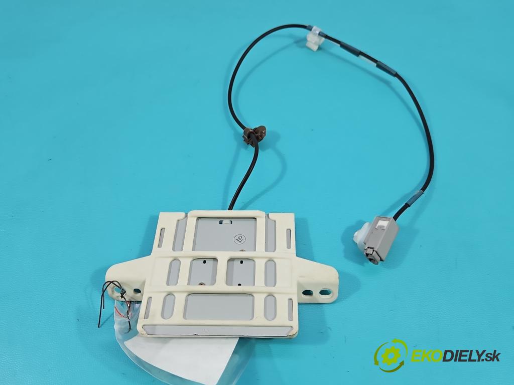 Toyota Rav4 IV 2013-2018 2.0 D4D 124 hp manual 91 kW 1998 cm3 5- Antena 86860-42042