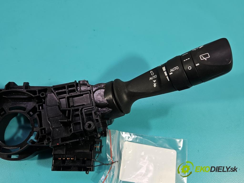 Toyota Rav4 IV 2013-2018 2.0 D4D 124hp manual 91 kW 1998 cm3 5- prepínač komplex: 17F744 (Prepínacie páčky pod volantom)