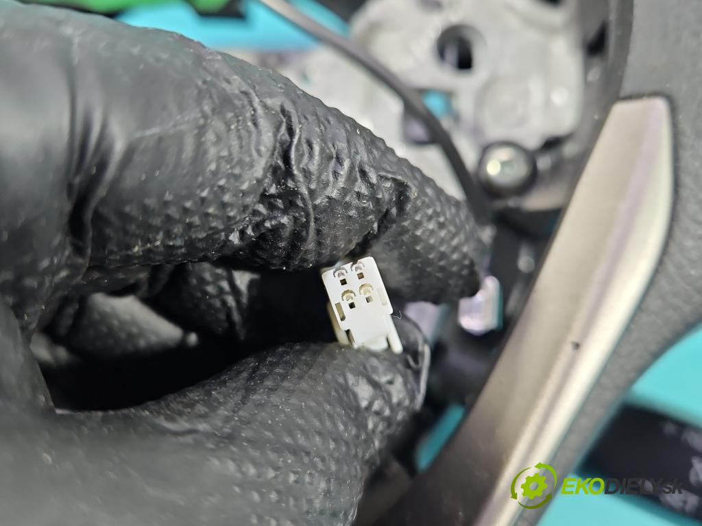 Toyota Rav4 IV 2013-2018 2.0 D4D 124hp manual 91 kW 1998 cm3 5- volant  (Volant)