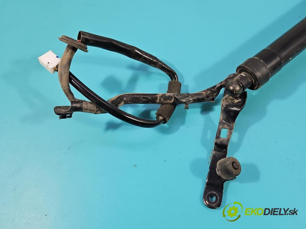 Toyota Rav4 IV 2013-2018 2.0 D4D 124 hp manual 91 kW 1998 cm3 5- Aktuátor: kufrových dveří pravý 68910-42016