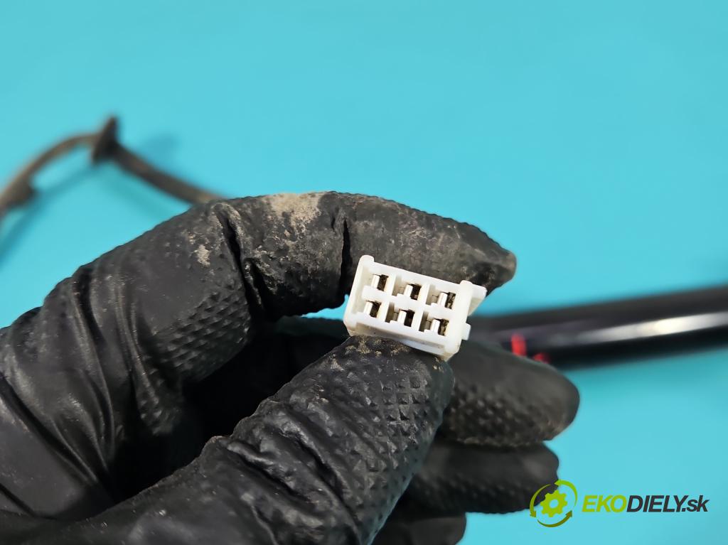 Toyota Rav4 IV 2013-2018 2.0 D4D 124 hp manual 91 kW 1998 cm3 5- Aktuátor: kufrových dveří levý 68920-42016