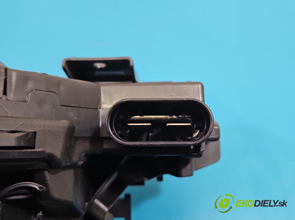 Mercedes E W213 2016-2023 2.0 CDI 194KM: automatic 143 kW 1950 cm3 4- skrinka poistka A2135462900 (Poistková skrinka)