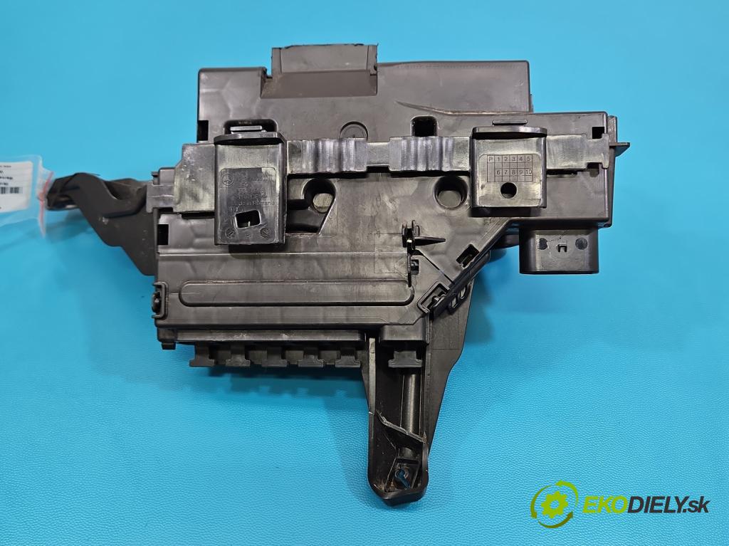 Mercedes E W213 2016-2023 2.0 CDI 194KM: automatic 143 kW 1950 cm3 4- skrinka poistka A2135462900 (Poistková skrinka)