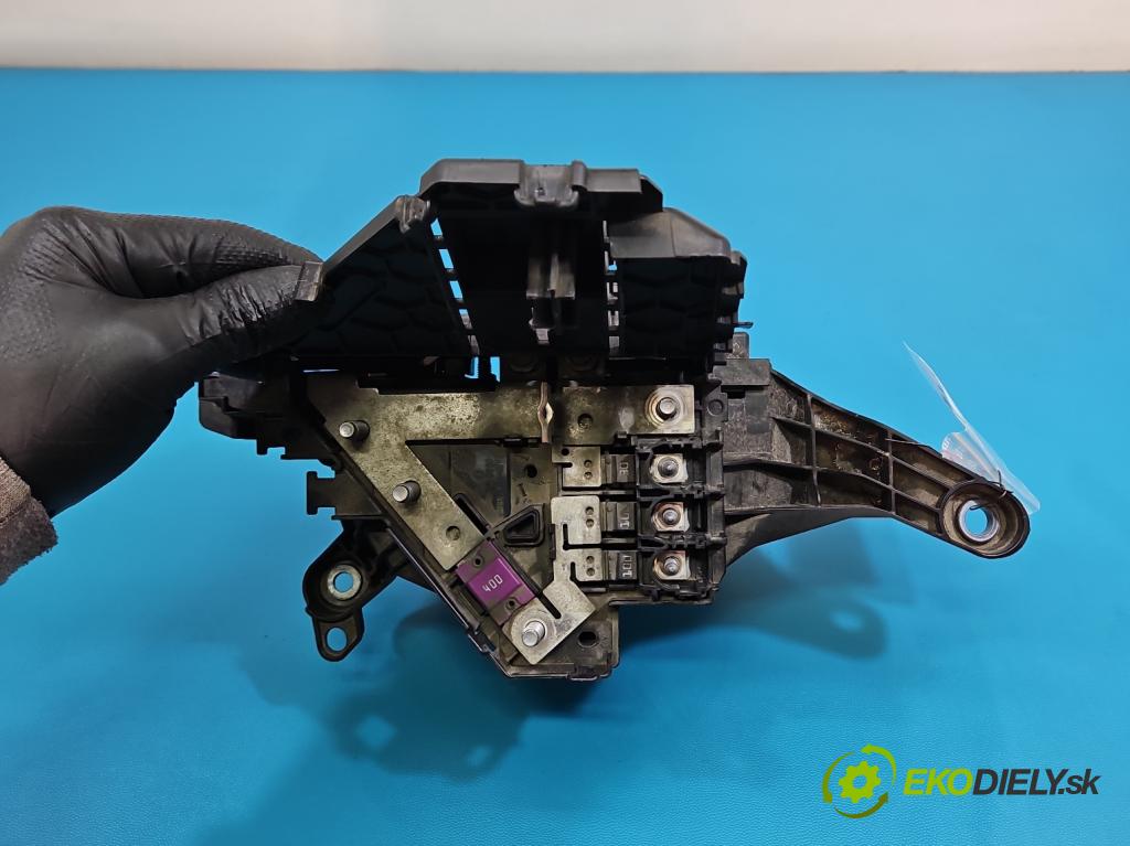 Mercedes E W213 2016-2023 2.0 CDI 194KM: automatic 143 kW 1950 cm3 4- skrinka poistka A2135462900 (Poistková skrinka)