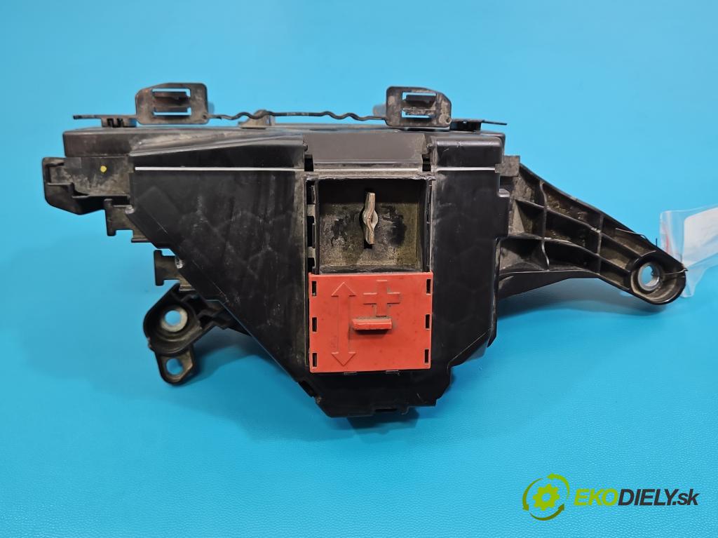 Mercedes E W213 2016-2023 2.0 CDI 194KM: automatic 143 kW 1950 cm3 4- skrinka poistka A2135462900 (Poistková skrinka)