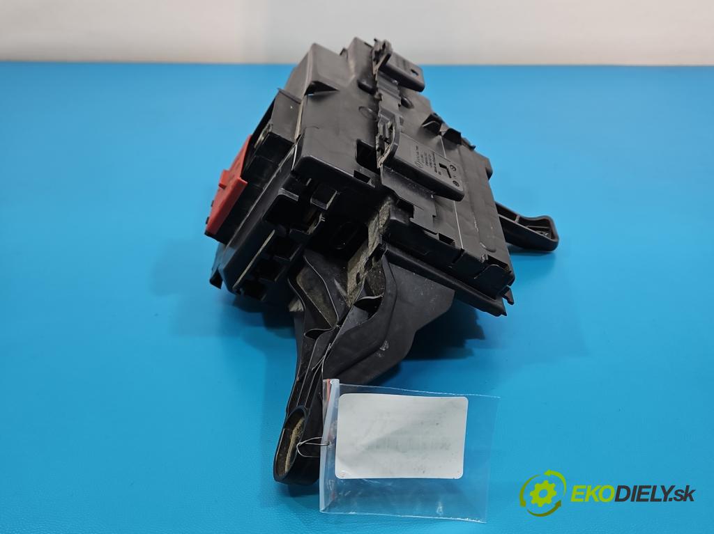 Mercedes E W213 2016-2023 2.0 CDI 194KM: automatic 143 kW 1950 cm3 4- skrinka poistka A2135462900 (Poistková skrinka)